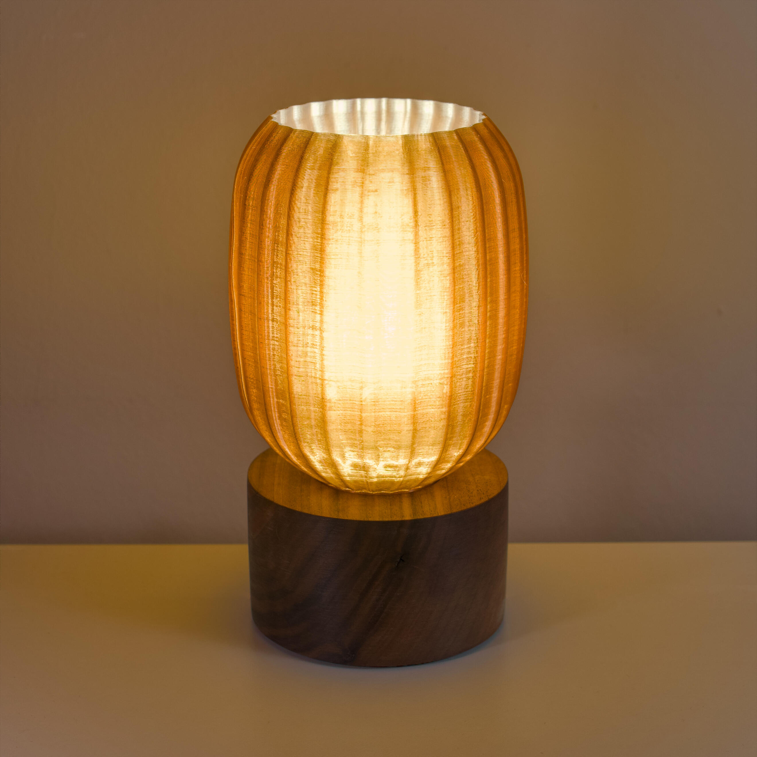 steiraFORM-Tischlampe Nuss/Amber